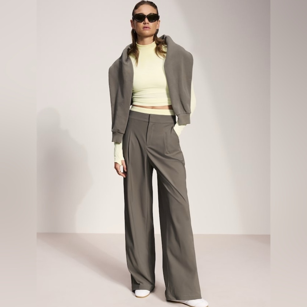 NWOT Athleta Pinnacle Mineral Trouser Size 14.